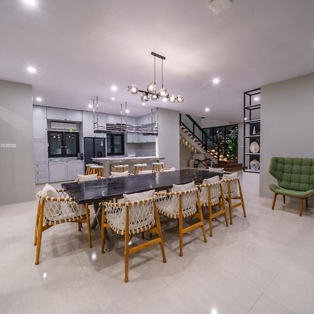 Villa Okenada - Modern 5-Bedroom Pool Villa In Berawa! Canggu Εξωτερικό φωτογραφία