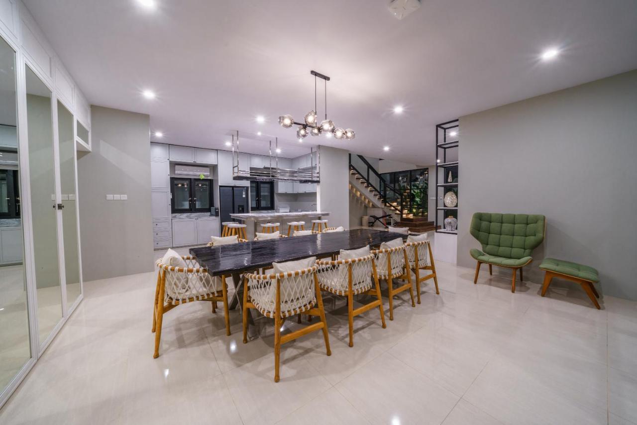 Villa Okenada - Modern 5-Bedroom Pool Villa In Berawa! Canggu Εξωτερικό φωτογραφία